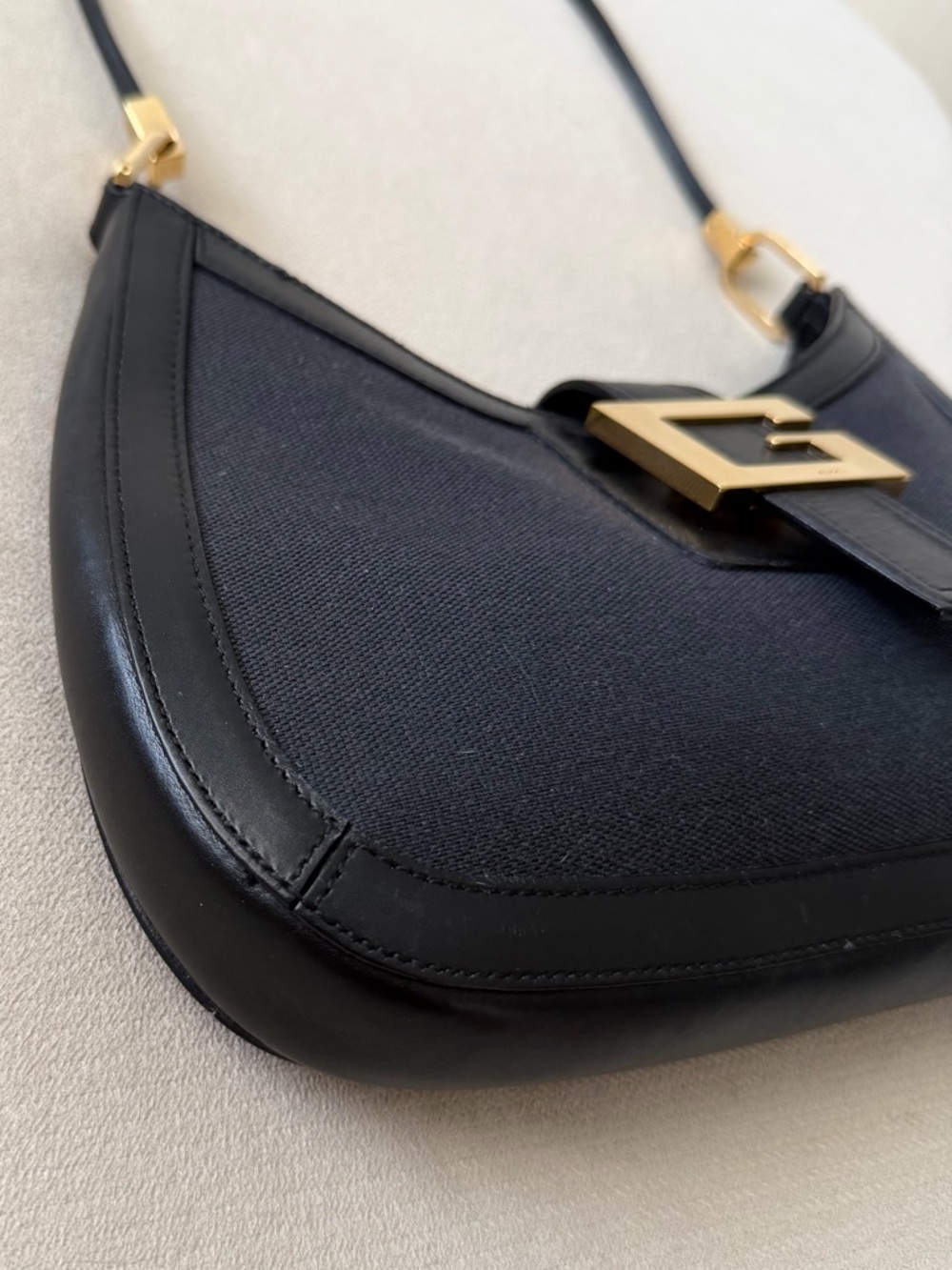 Gucci G Buckle Tom Ford Shoulder Bag - Picture 5 of 8